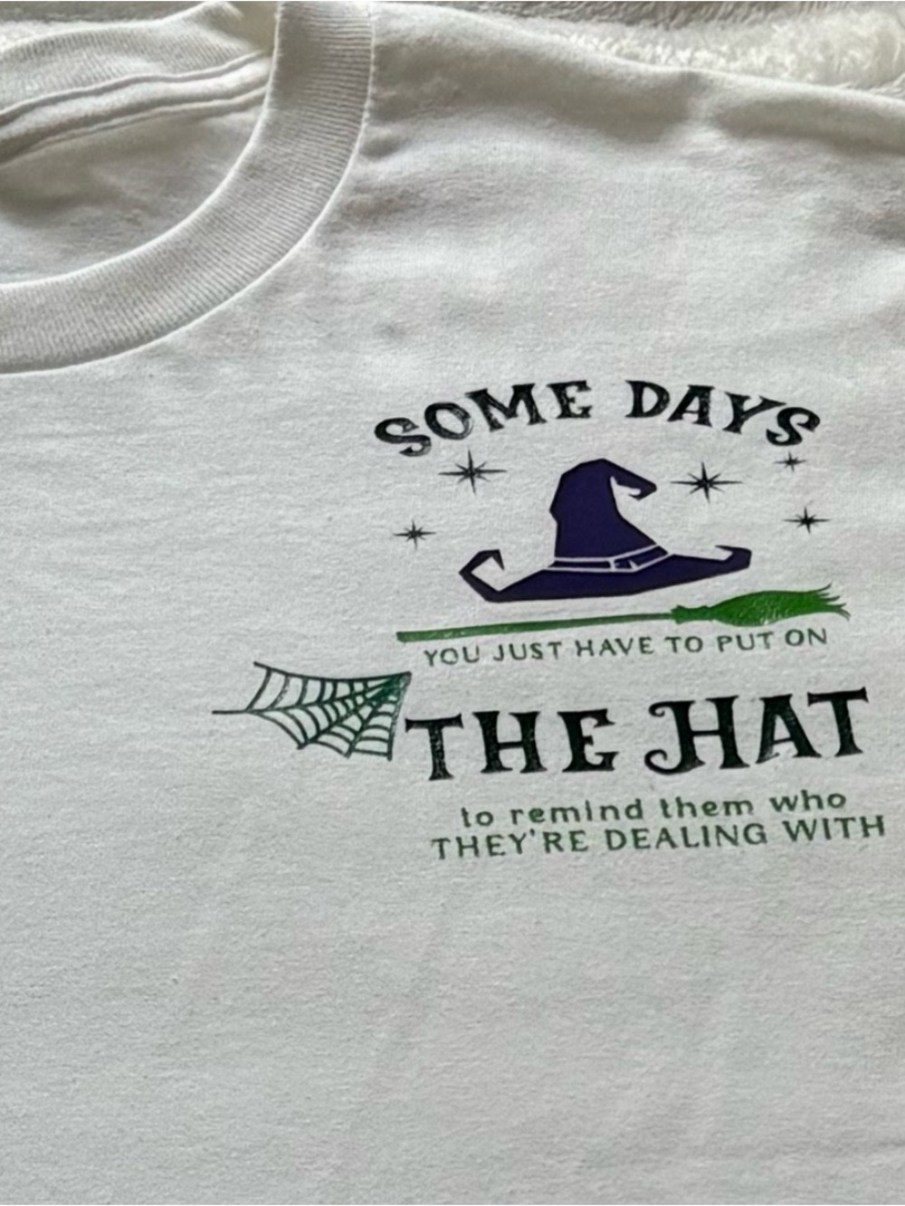Handmade Halloween Witch Hat Graphic Tee White Gildan XL Funny Spooky Shirt - Picture 2 of 6